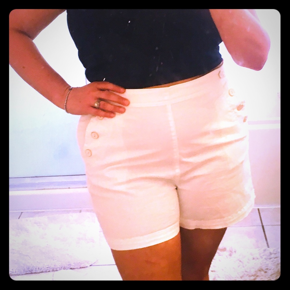 White cotton stretch shorts with sailor detail